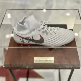 Бутсы с автографом футболиста Игоря Акинфеева, дерево