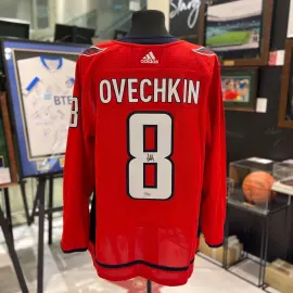 Свитер "Вашингтон Кэпиталз" с автографом хоккеиста Александра Овечкина