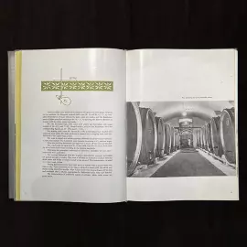 Книга "Wines and Cognacs of Georgia". Москва, Издательство Prodintorg, 1965 год