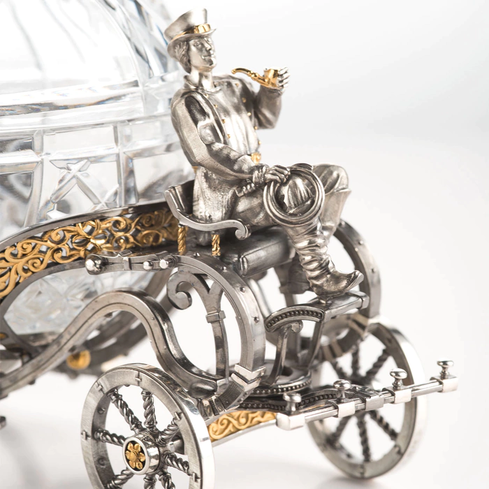 Bonbonniere made of silver and crystal "Stroller"