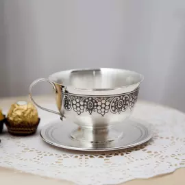 Чашка из серебра "Ягоды"