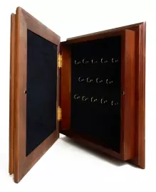 Ключница "С пистолетом Ярыгина (ПЯ) и знаками ФСБ"