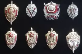 Ключни­ца "С револьвером Наган и знаками Ф­СБ"