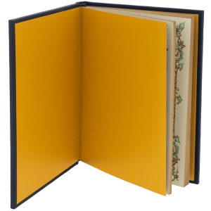Подарочная книга в кожаном переплете "Семейная летопись"