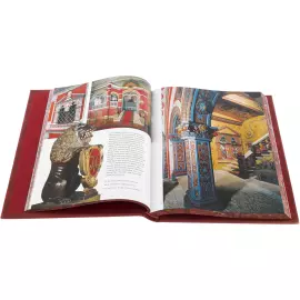 Книга в кожаном переплете "Москва. История, архитектура, искусство" на английском языке