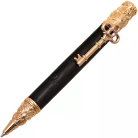 The handle is made of stained oak "Royal. The key to success"