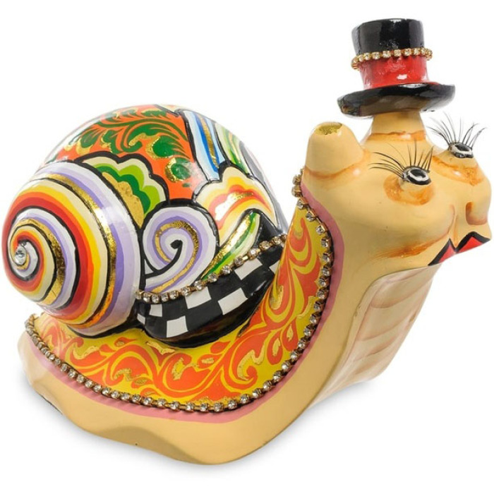 The statuette "Snail Anton" is small