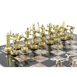 Подарочные шахматы из долерита и креноида "Метатели дисков"