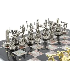 Подарочные шахматы из долерита и креноида "Метатели дисков"