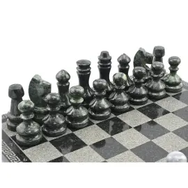 Подарочные шахматы из мрамора, змеевика и гранита