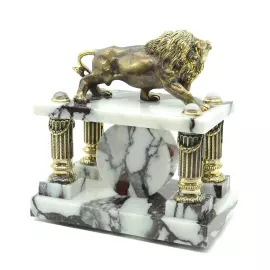 Mantel clock made of marble and dolerite "Lion"