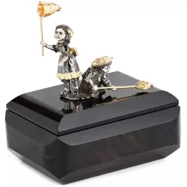 Шкатулка из обсидиана и серебра "Охота на бабочек"