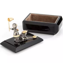 Шкатулка из обсидиана и серебра "Охота на бабочек"