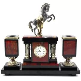 Настольный набор из яшмы "Конь на дыбах"