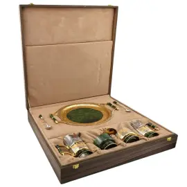 Чайный сервиз из нефрита и латуни с гравюрой, на 2 персоны