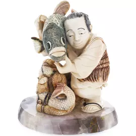 Сувенир из бивня мамонта "Рыбак"