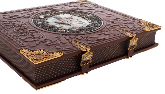 Leather-bound gift book "Hunting" (K. Bluchel) in a box