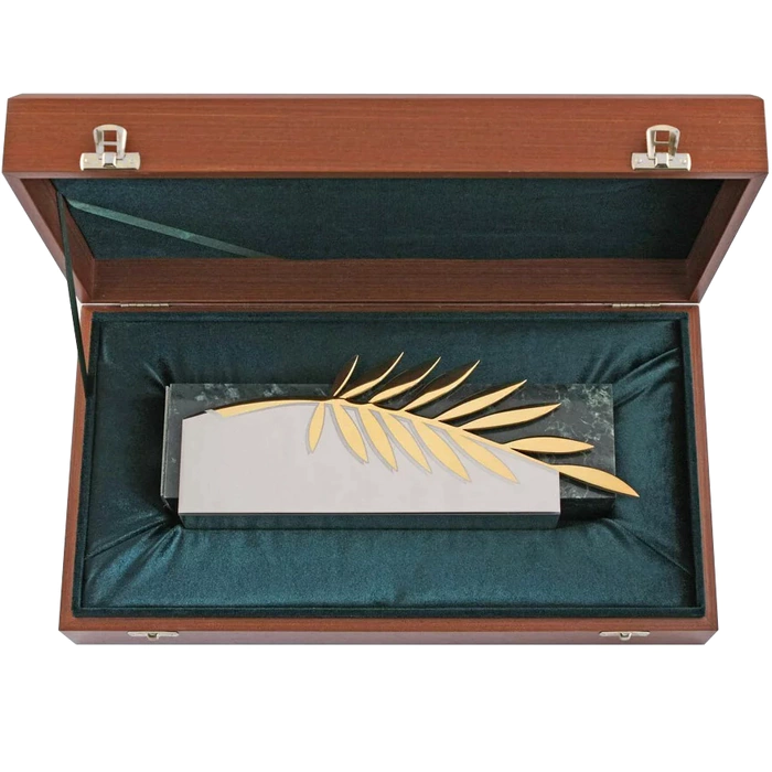A gift to the head of the Palm Tree