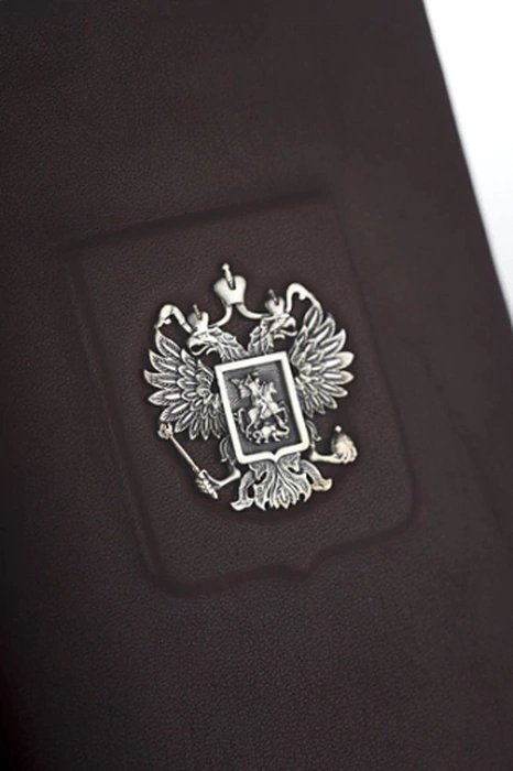 A flask in Federation leather with a silver lining
