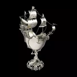 Серебряный корабль "Корвет" с раковиной Nautilus