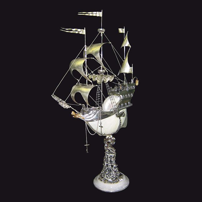 Серебряный корабль "Корсар" с раковиной Nautilus