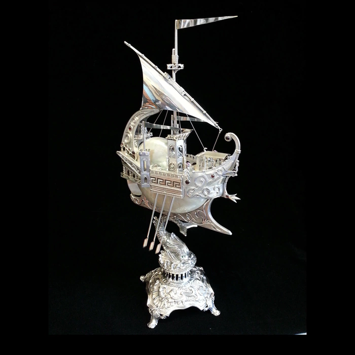 Серебряный корабль "Морской дворец" с раковиной Nautilus
