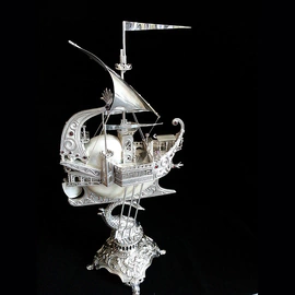 Серебряный корабль "Морской дворец" с раковиной Nautilus
