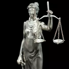 Скульптура "Фемида"