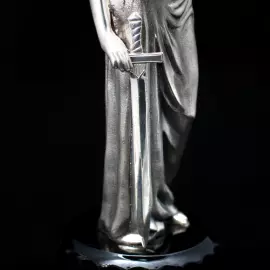 Скульптура "Фемида"