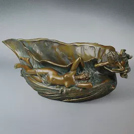 Блюдо из бронзы "Венера и любовь"