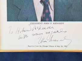 Книга и фотография с автографами 35-го президента США Джона Кеннеди и первой леди Жаклин Кеннеди, 1962 г.