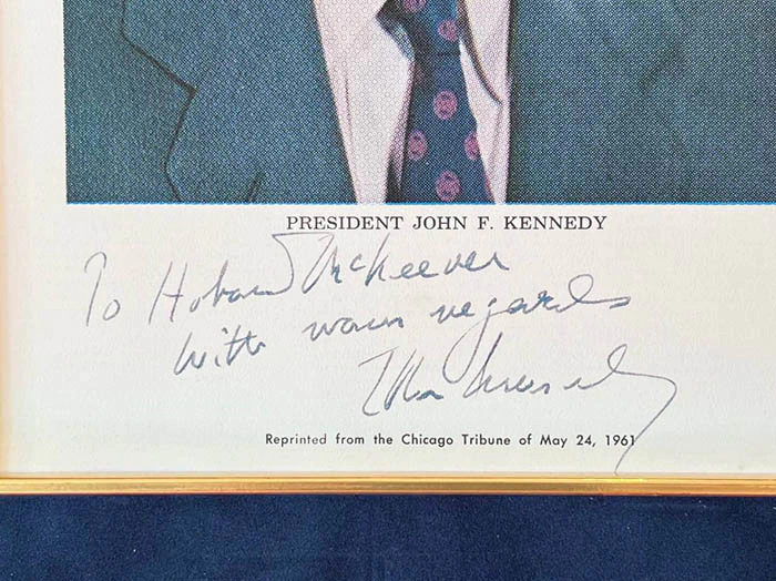 Книга и фотография с автографами 35-го президента США Джона Кеннеди и первой леди Жаклин Кеннеди, 1962 г.