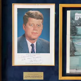 Книга и фотография с автографами 35-го президента США Джона Кеннеди и первой леди Жаклин Кеннеди, 1962 г.