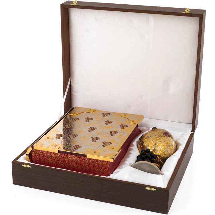 Gift set "Wine" with a glass and the book "Wine is the most complete illustrated encyclopedia" by Andre Domine