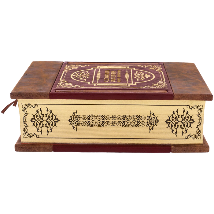 The leather-bound book "The Great Book of Female Wisdom"