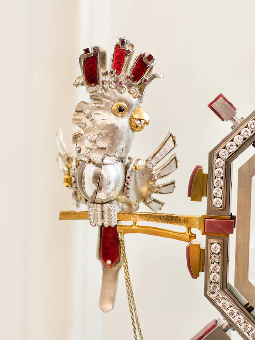 Exclusive table clock "Parrot Clock"