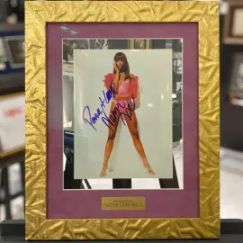Фото с автографом супермодели и актрисы Наоми Кэмпбелл Фото с автографом супермодели и актрисы Наоми Кэмпбелл