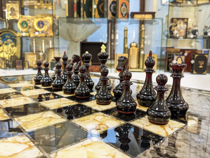 Chess table made of Karelian birch and amber "Infiniti"