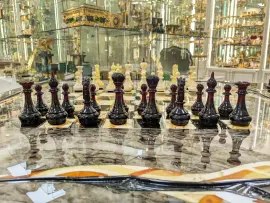 Шахматный стол из карельской березы и янтаря "Инфинити" Шахматный стол из карельской березы и янтаря "Инфинити"