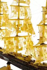 Корабль из янтаря "Барк"