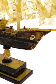 Корабль из янтаря "Барк"