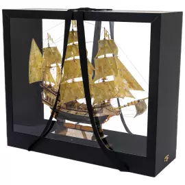 Корабль из янтаря "Линкор"