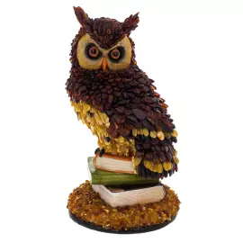 Скульптура из янтаря "Сова на книгах"