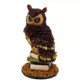 Скульптура из янтаря "Сова на книгах"