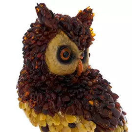 Скульптура из янтаря "Сова на книгах"