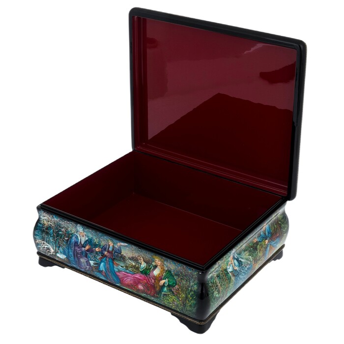 The box "Snow Maiden" is a Lackey