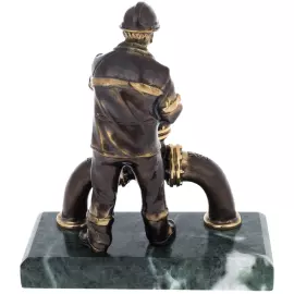 Статуэтка из бронзы "Газовщик с трубой" змеевик