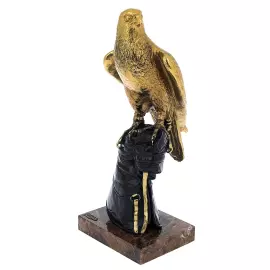 Скульптура "Cокол в руке" позолота (Falcon in hand, gilding)