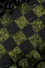 Шахматы из змеевика "Каменный век" средние Шахматы из змеевика "Каменный век" средние