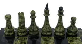 Шахматы из змеевика "Каменный век" средние Шахматы из змеевика "Каменный век" средние